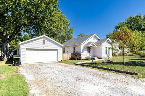 402 E 4th ST, Baxter Springs, KS 66713
