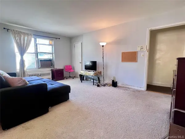 196-48 67th AVE #2nd Floor, Fresh Meadows, NY 11365