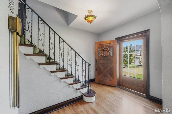 7332 Huntington DR, Pasadena Hills, MO 63121