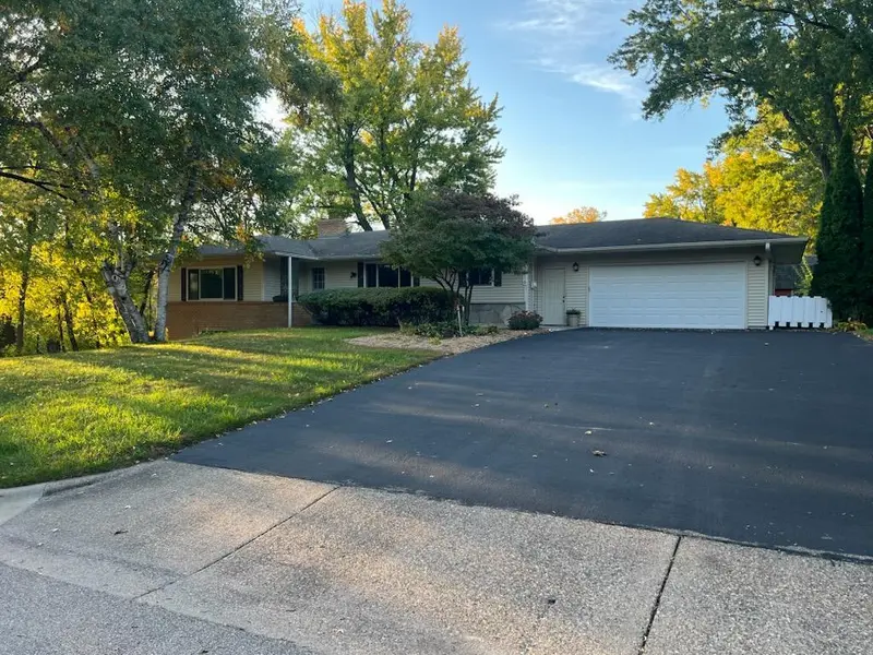 12916 Harmony CIR, Burnsville, MN 55337