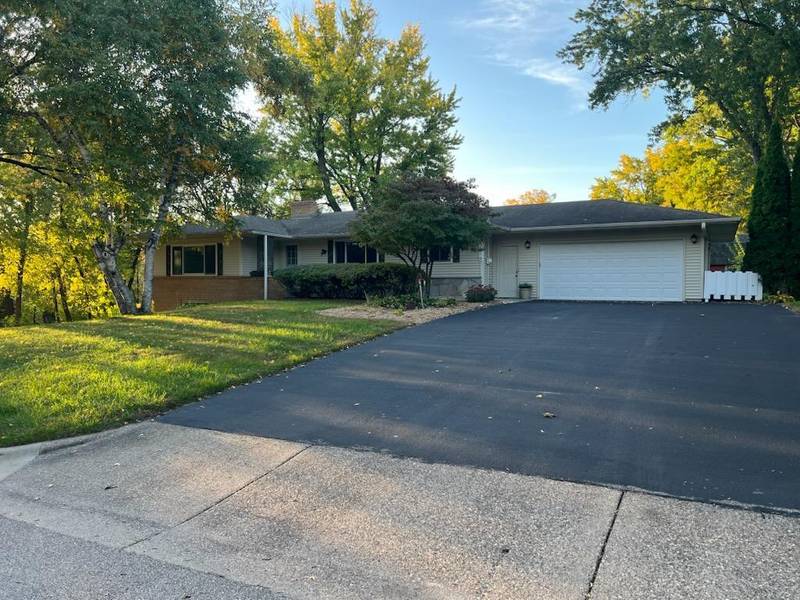 12916 Harmony CIR, Burnsville, MN 55337