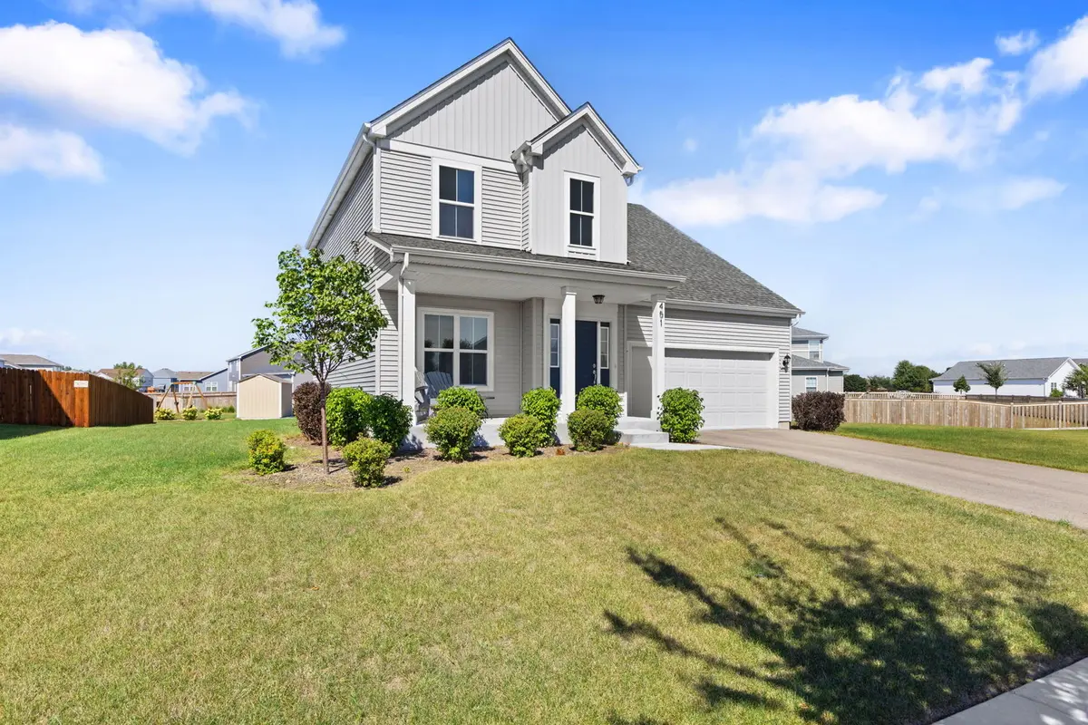 451 Mary Ann CIR, Sycamore, IL 60178