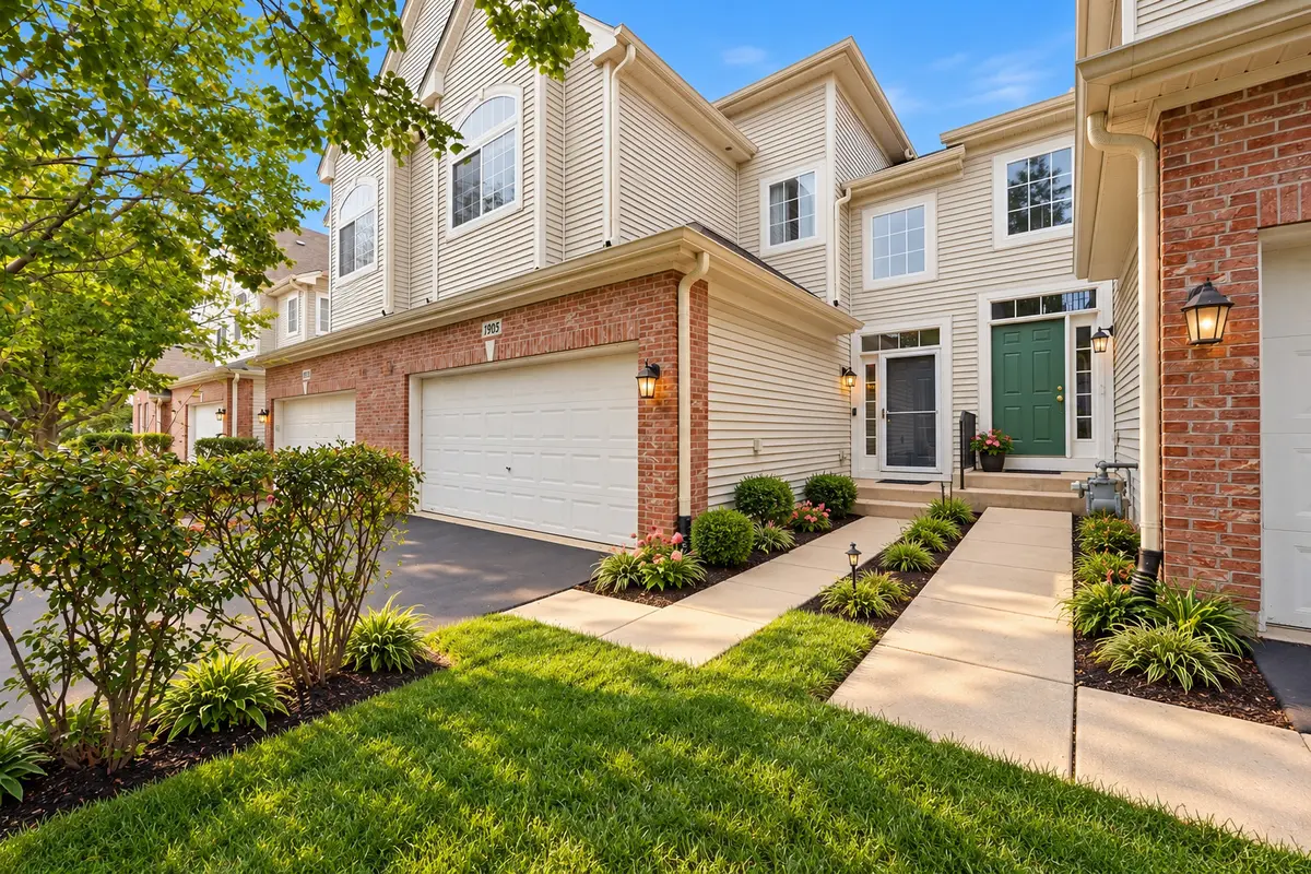 1905 Maureen DR, Hoffman Estates, IL 60192