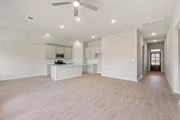 102 Melrose ST, Hutto, TX 78634
