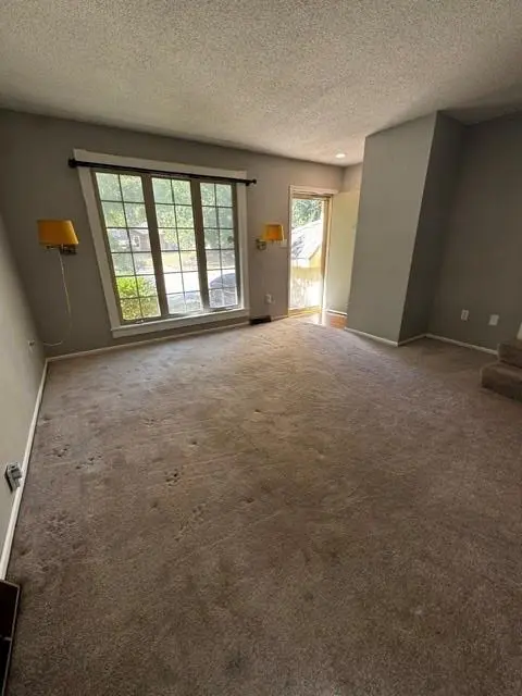 318 S Kenwood LN, Olathe, KS 66062