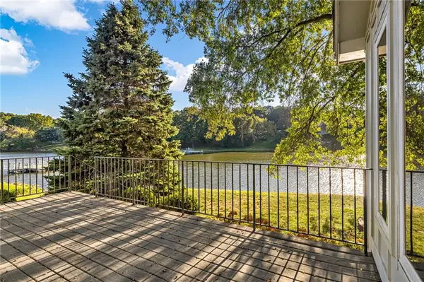 3806 NE Beechwood DR, Lee's Summit, MO 64064
