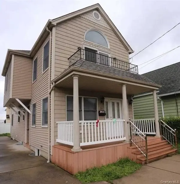 33 3rd AVE, New Hyde Park, NY 11040