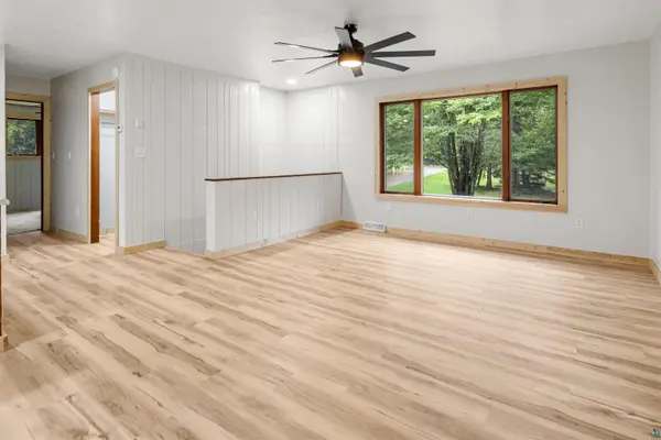 9913 E Lind Rd, Angora, MN 55703