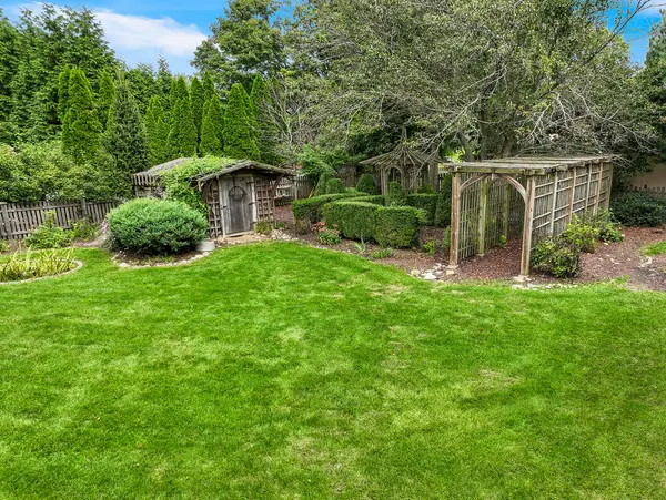28 Ashlawn AVE, Oswego, IL 60543