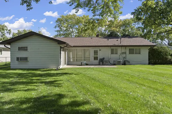1680 pierce RD, Hoffman Estates, IL 60169