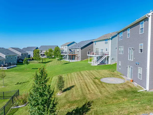 1457 Nutmeg CIR, Carver, MN 55315