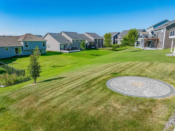 1457 Nutmeg CIR, Carver, MN 55315