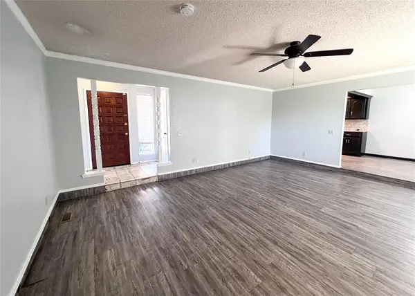 3821 Meadow LN, Edmond, OK 73013