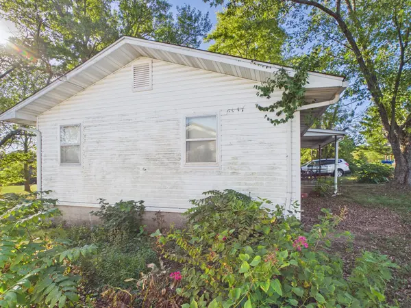200 Park ST, Houston, MO 65483