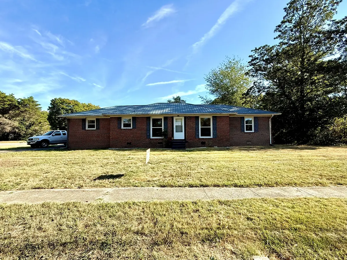 518 Stone Blvd, Tullahoma, TN 37388