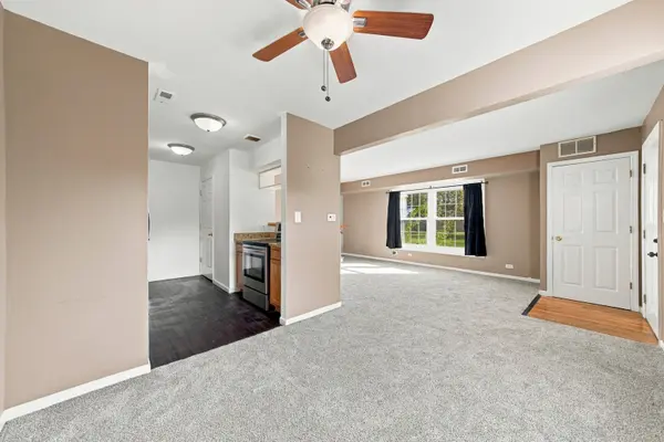 1312 S GLEN CIR #D, Aurora, IL 60506