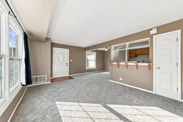 1312 S GLEN CIR #D, Aurora, IL 60506