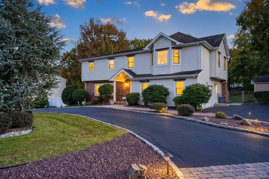 7 Edgebrook CT, New City, NY 10956