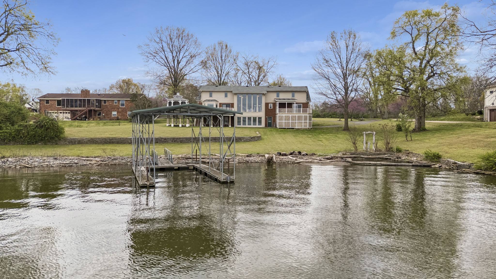 3211 Lakeshore Dr, Old Hickory, TN 37138