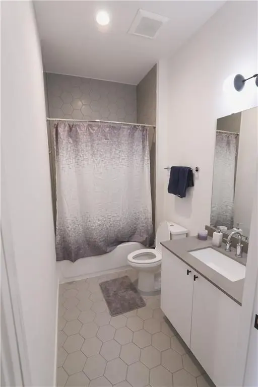 800 Embassy DR #405, Austin, TX 78702