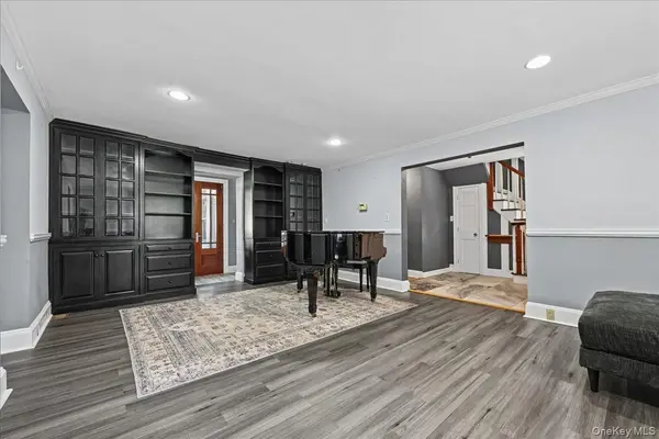 5 1st PL, Garden City, NY 11530