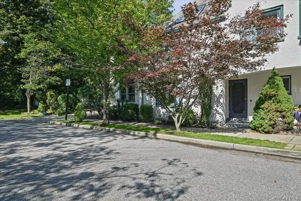 5 1st PL, Garden City, NY 11530