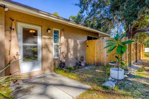 2703 FOREST KNOLL DR #B, Sarasota, FL 34232