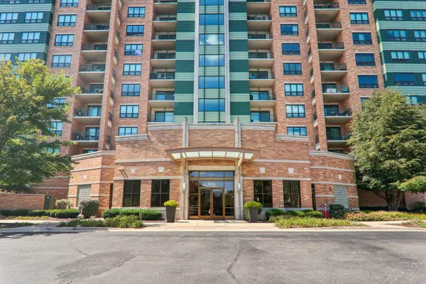 6420 Double Eagle DR #609, Woodridge, IL 60517