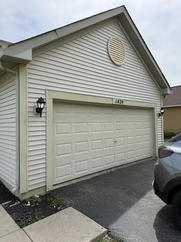 1424 Marigold LN, Minooka, IL 60447