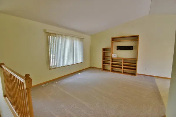 1043 Lawrence CIR, Sartell, MN 56377