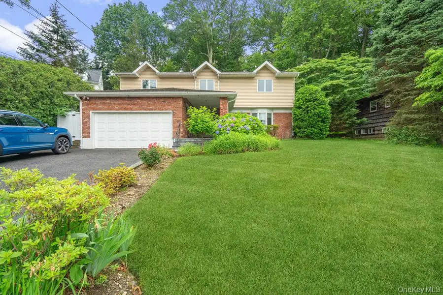 44 Sandy Hollow RD, Port Washington, NY 11050