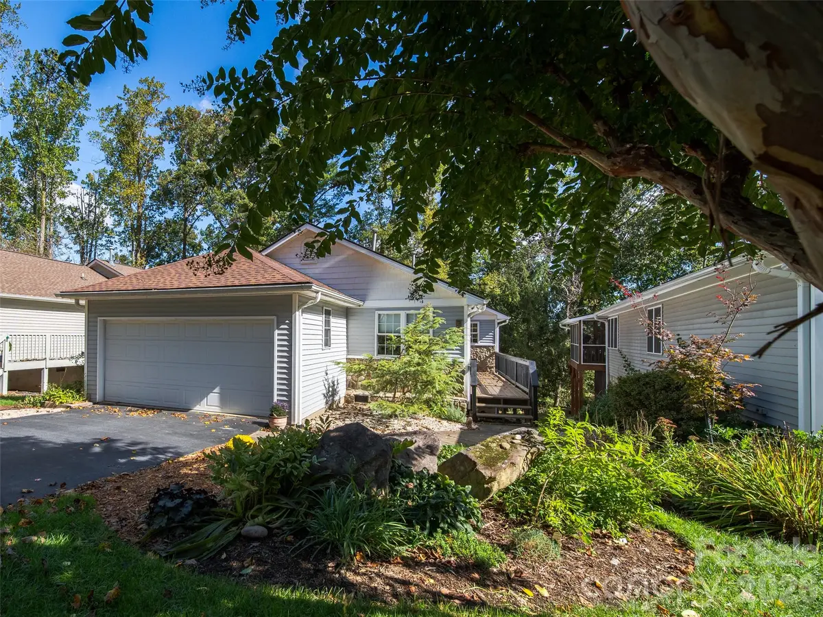 317 Ewarts Hill RD, Hendersonville, NC 28739