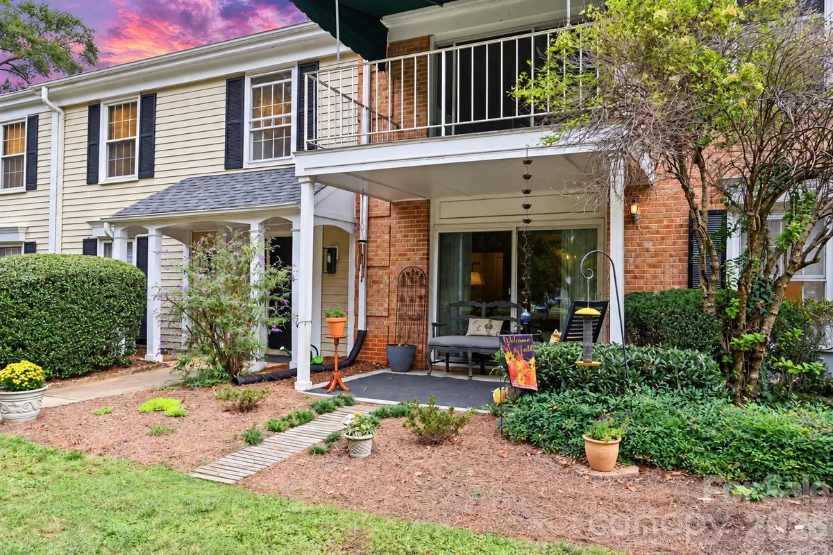8303 Meadow Lakes DR, Charlotte, NC 28210