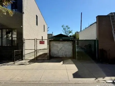 1864 Gates AVE, Ridgewood, NY 11358