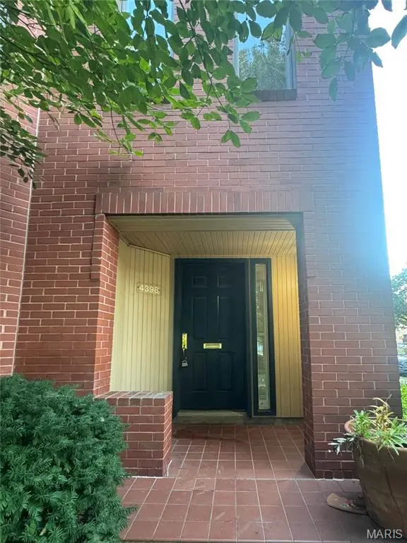 4398 Lindell BLVD #32, St Louis, MO 63108
