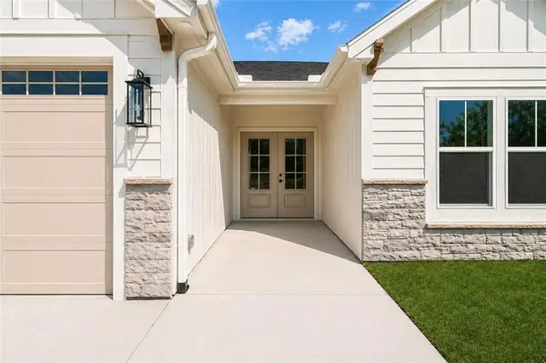 1107 Eli LN, Warrensburg, MO 64093