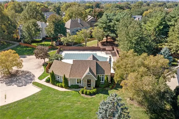 12808 Sherwood DR, Leawood, KS 66209