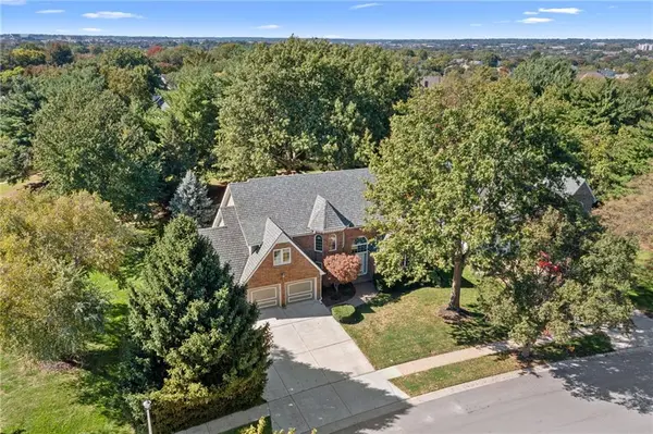 12808 Sherwood DR, Leawood, KS 66209