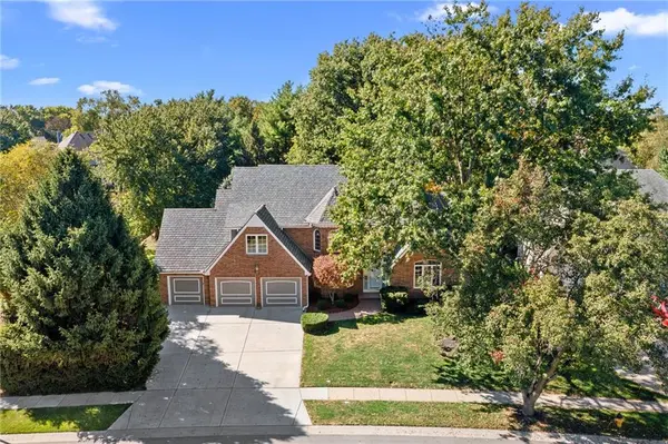 12808 Sherwood DR, Leawood, KS 66209
