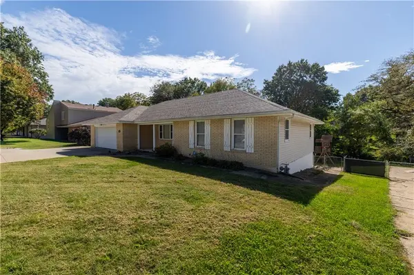 4930 Mockingbird LN, St Joseph, MO 64506