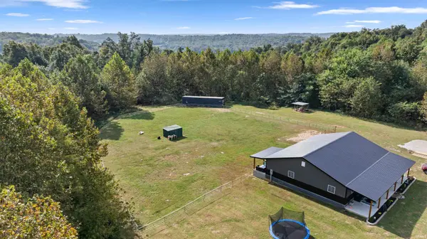 1119 N Greenbriar DR, Paoli, IN 47454