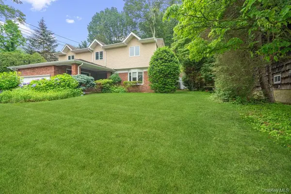 44 Sandy Hollow RD, Port Washington, NY 11050