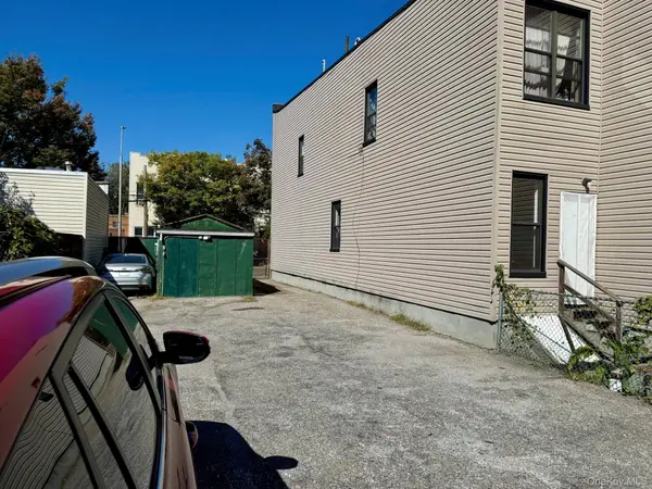 1864 Gates AVE, Ridgewood, NY 11385
