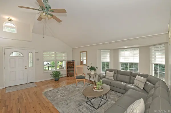 81 C Robinson AVE, Medford, NY 11763