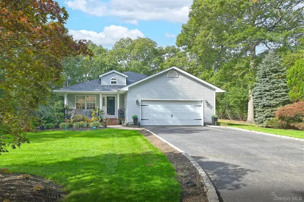 81 C Robinson AVE, Medford, NY 11763