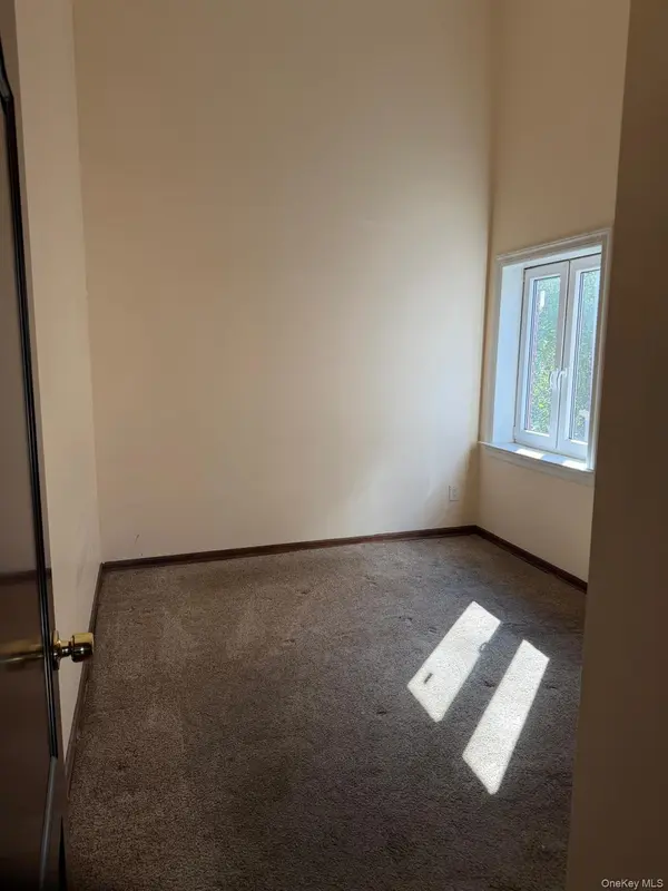 17515 74th AVE #2, Fresh Meadows, NY 11366