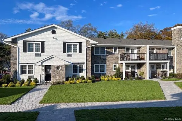 40 Weaver DR #5A, Massapequa, NY 11758