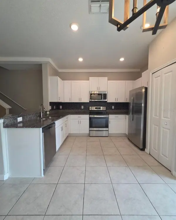 9659 PEMBROOKE PINES DR, Sun City Center, FL 33573