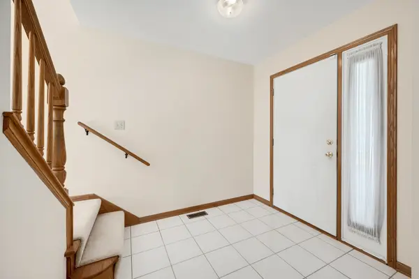 1015 Claremont DR #1015, Downers Grove, IL 60516