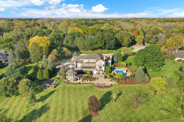 6548 Stockbridge LN, Long Grove, IL 60047